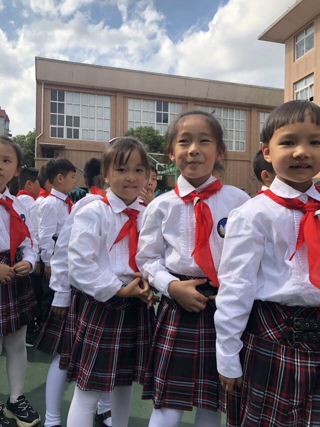 拍大合照前列队