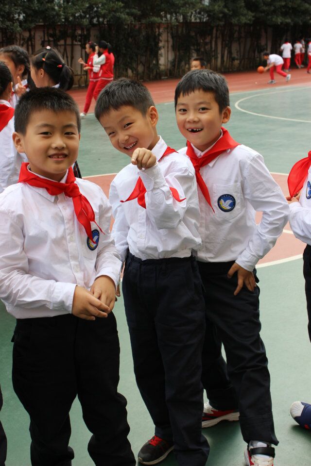 拍大合照前列队